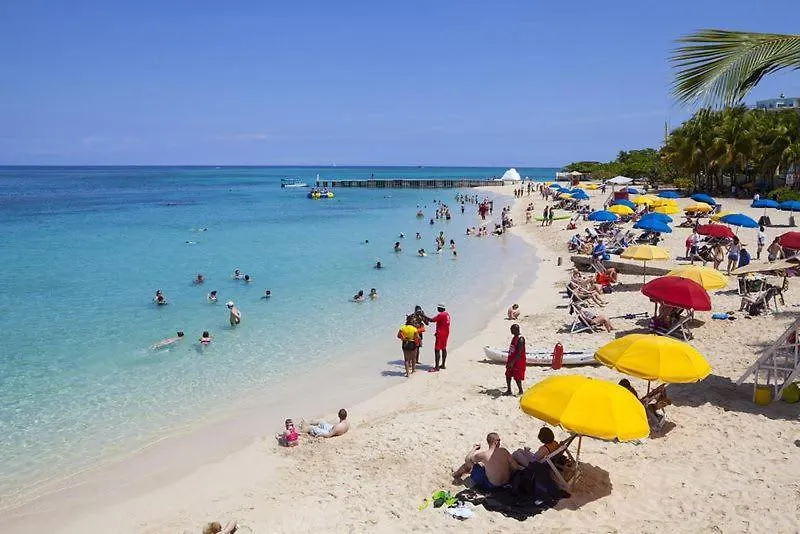 Hospitality Expert Bts 3 - Pool Beach & Bar Montego Bay Inn