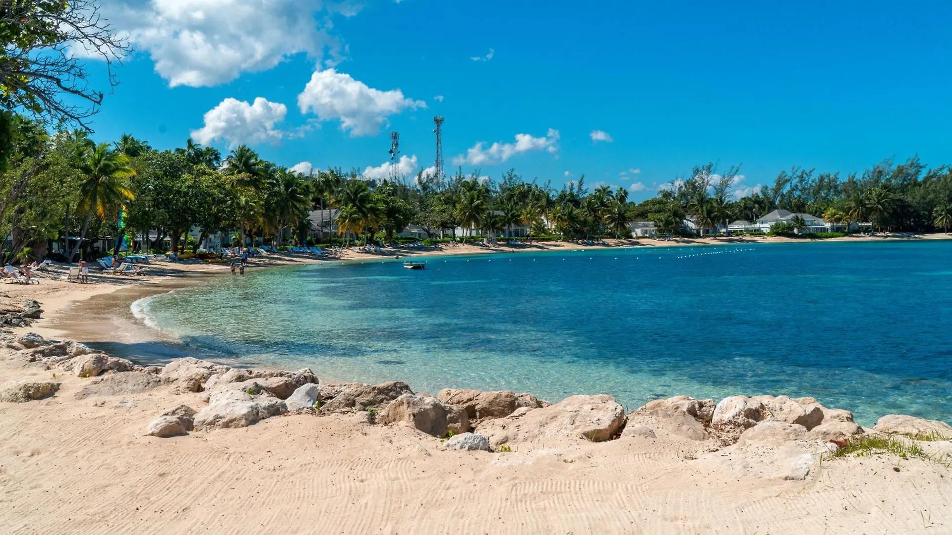 Hospitality Expert Bts 3 - Pool Beach & Bar Montego Bay