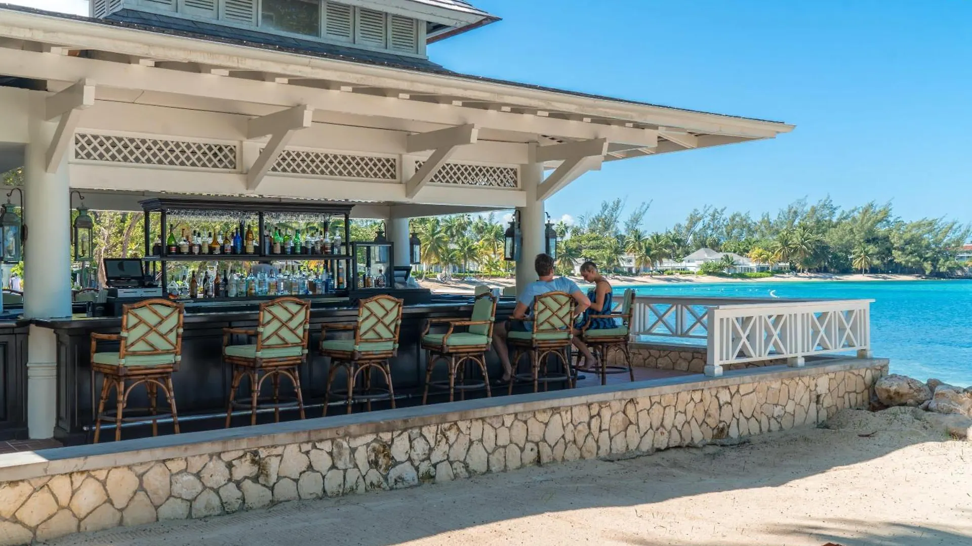 Hospitality Expert Bts 3 - Pool Beach & Bar Montego Bay Inn
