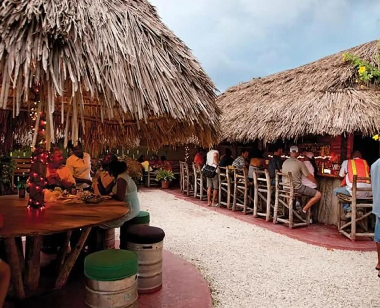 Hospitality Expert Bts 3 - Pool Beach & Bar Montego Bay Inn