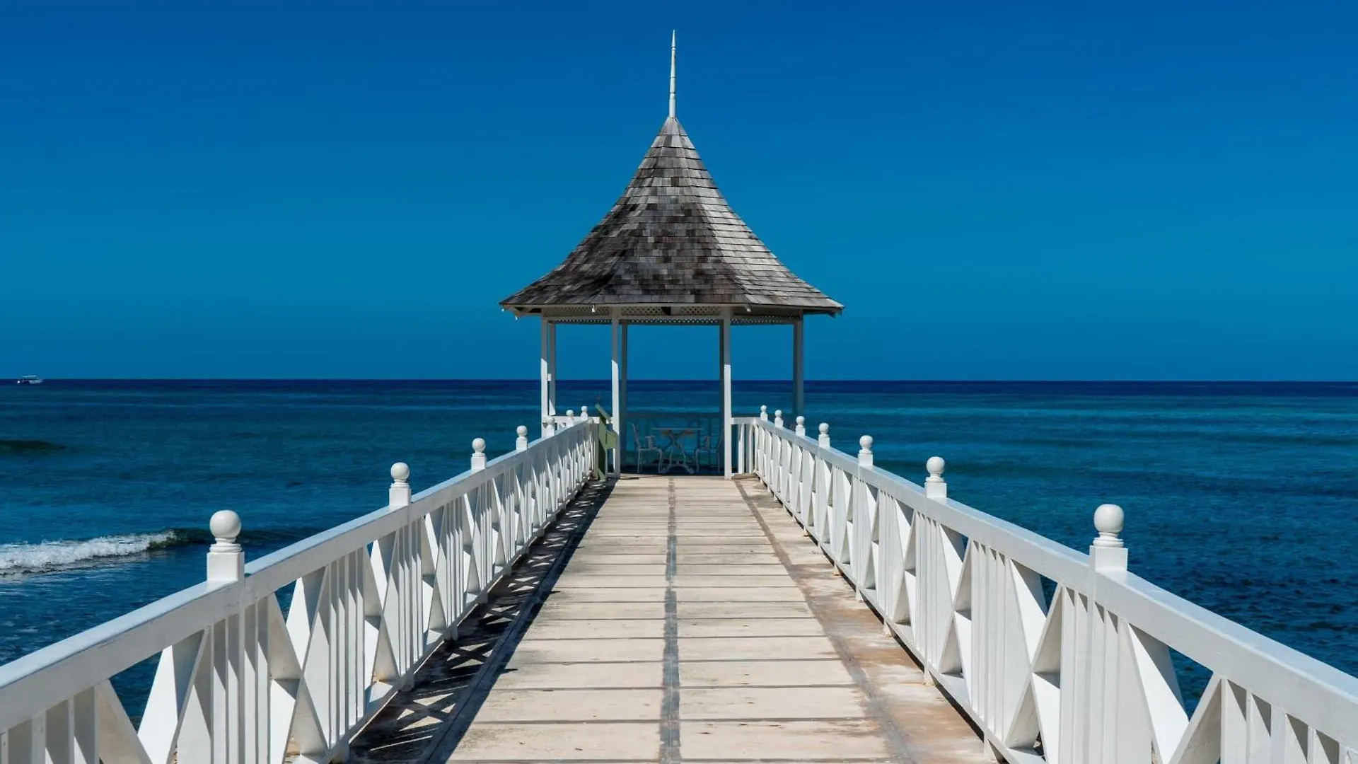 Hospitality Expert Bts 3 - Pool Beach & Bar Montego Bay Jamaica