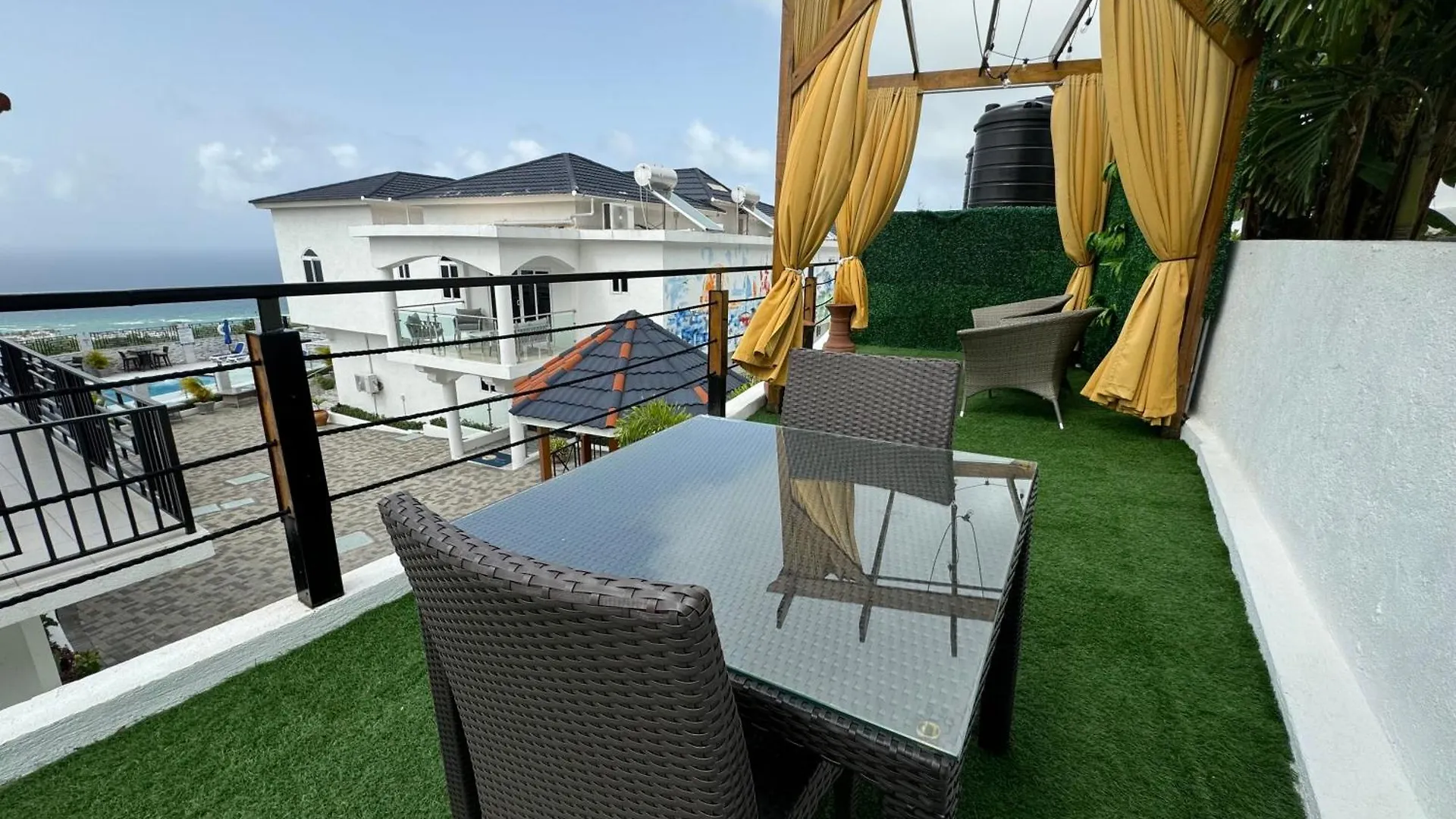 Hospitality Expert Bts 3 - Pool Beach & Bar Montego Bay