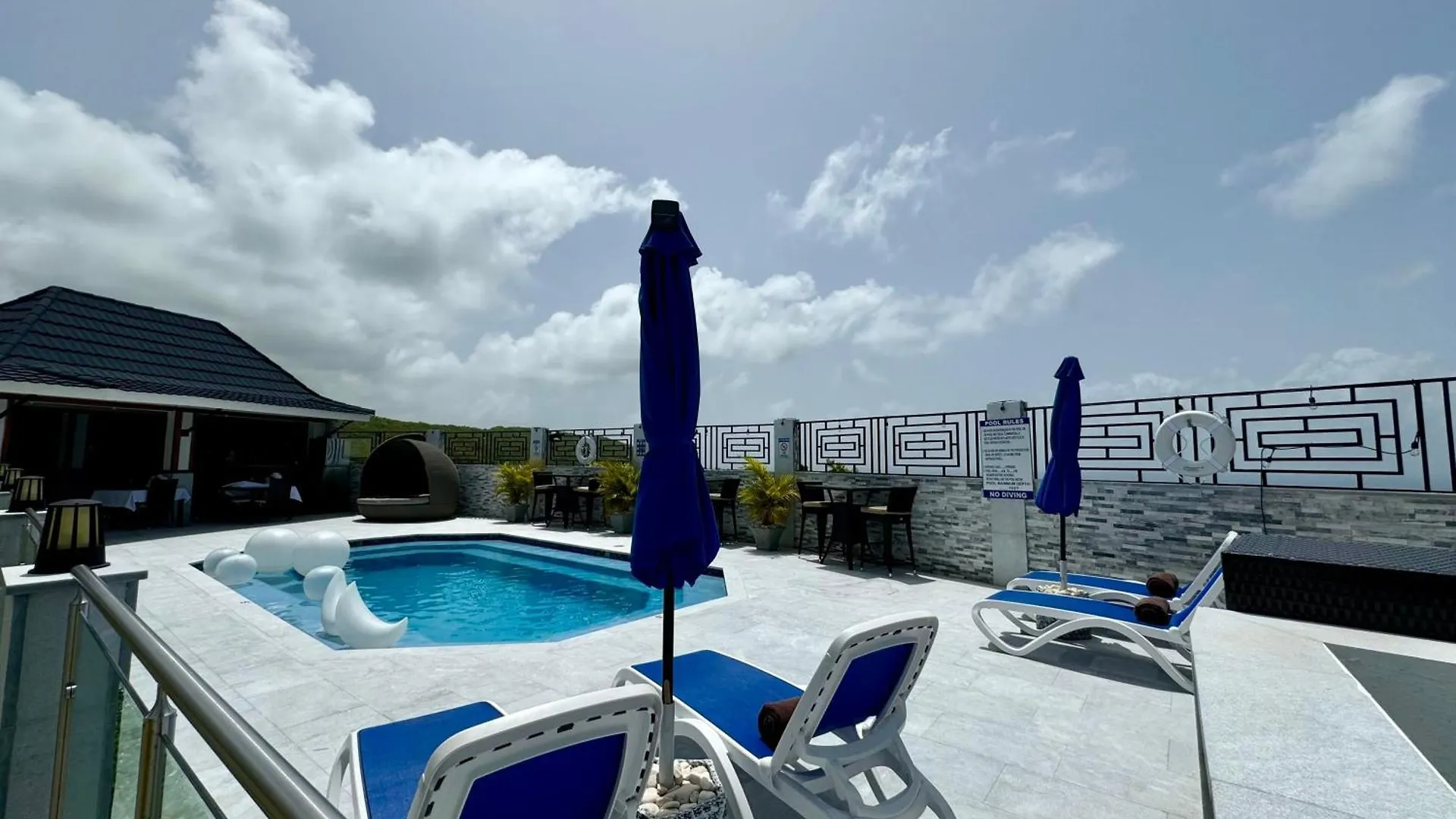 Hospitality Expert Bts 3 - Pool Beach & Bar Montego Bay