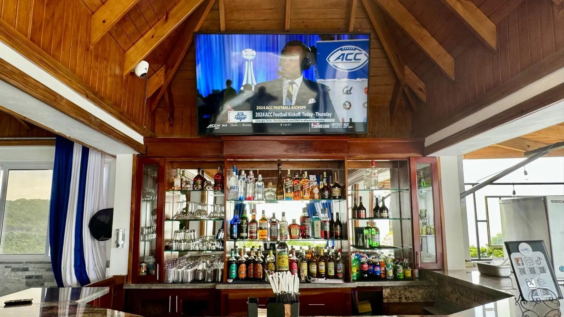 Hospitality Expert Bts 3 - Pool Beach & Bar Montego Bay
