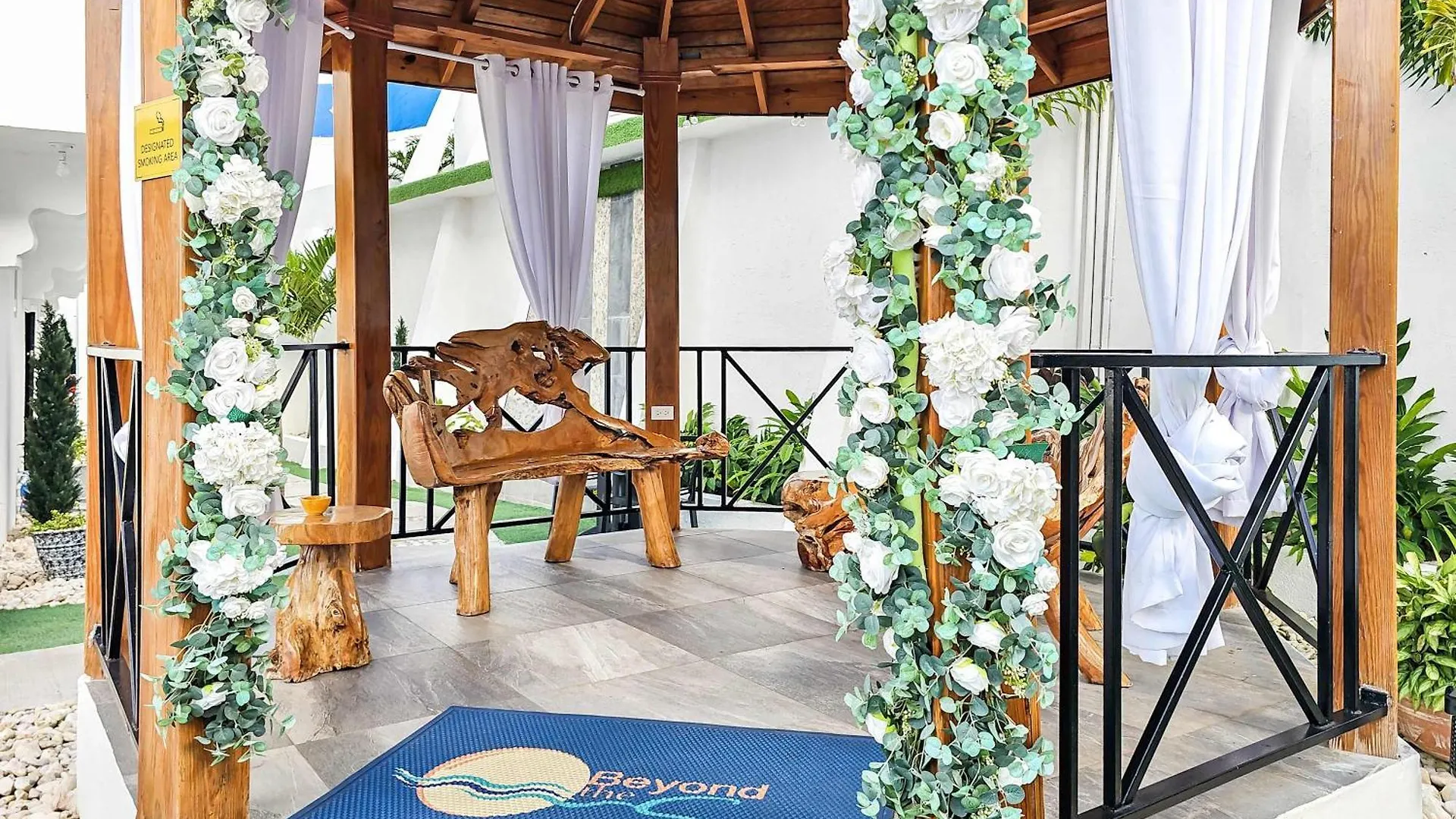 Hospitality Expert Bts 3 - Pool Beach & Bar Montego Bay Jamaica