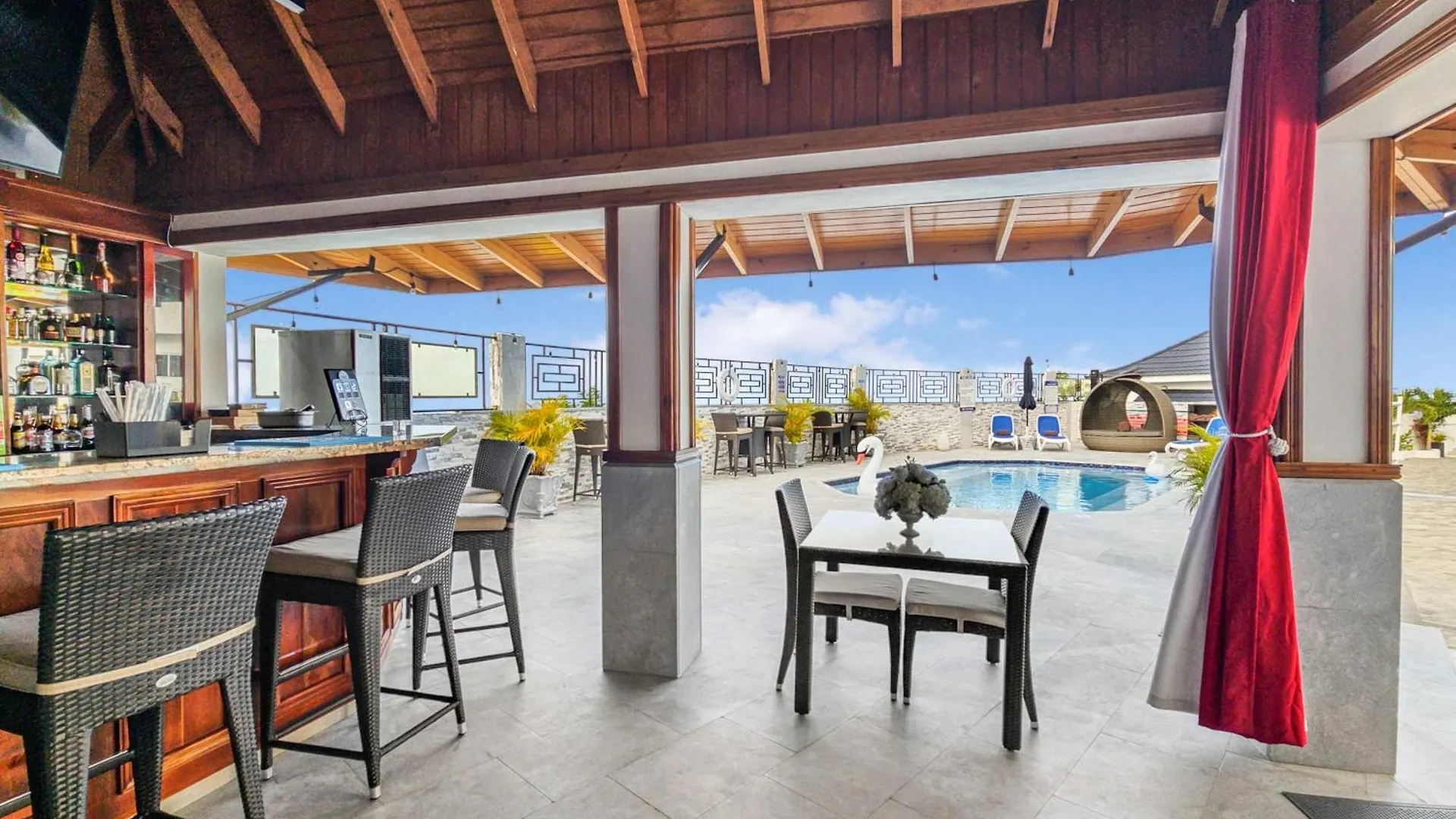 Hospitality Expert Bts 3 - Pool Beach & Bar Montego Bay Inn