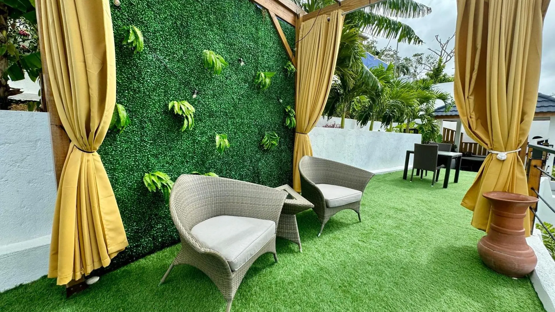 Hospitality Expert Bts 3 - Pool Beach & Bar Montego Bay Jamajka